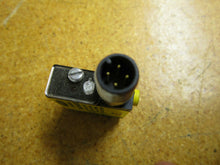 Load image into Gallery viewer, Banner SM312DBZQ DMINI-BEAM DIFFUSE RANGE 300 MM INPUT 10-30V DC Gently Used