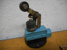 Load image into Gallery viewer, Micro Switch BZV6-2RN2 Limit Switch 15A 125, 250 or 480VAC 2A 600VAC Used