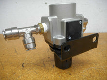 Load image into Gallery viewer, SMC AR40K-N03E-Z Regulator 7-125PSI 4B1-3AY With Mount Used