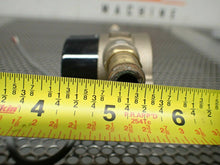 Load image into Gallery viewer, Dwyer SF2-204 Sight Flow Switch Used With Warranty See All Pictures