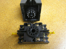 Load image into Gallery viewer, Oriental Motor Co SS21-UL SPEED CONTROL PACK 115VAC 60HZ 11PIN With Omron 11PFA