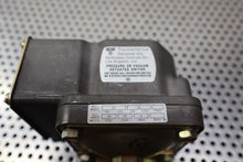 Load image into Gallery viewer, Transamerica Delaval D2T-H18 Pressure Switch .4-18PSI .028-1.24Bar 60PSI 4.14Bar