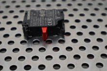 Load image into Gallery viewer, Siemens 3SU1550-1AA10-1PA0 Switch Holder & (2) 3SU1400-1AA10-1CA0 Contact Blocks