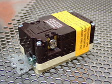 Load image into Gallery viewer, Hubbell LR65045 20A 125V 60Hz GFCI Dual Receptacle New No Box