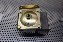 Load image into Gallery viewer, Transamerica Delaval D2T-H18 Pressure Switch .4-18PSI .028-1.24Bar 60PSI 4.14Bar