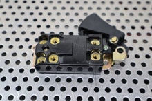 Load image into Gallery viewer, FUJISOKU SGE220RD-1 Switches 20(15)A 125V 10(7.5)A 250V New Old Stock (Lot of 5)