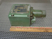 Load image into Gallery viewer, Square D 9012-ADW5 Pressure Switch 135-1000 70 150# Used With Warranty See Pics