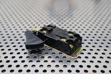 Load image into Gallery viewer, FUJISOKU SGE220RD-1 Switches 20(15)A 125V 10(7.5)A 250V New Old Stock (Lot of 5)