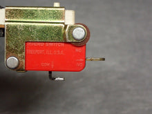 Load image into Gallery viewer, Micro Switch 130072 Pushbutton Snap Switches 15A 1/2HP 125V New (Lot of 5)