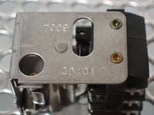 Load image into Gallery viewer, Micro Switch 2D101 Pushbutton New Old Stock See All Pictures