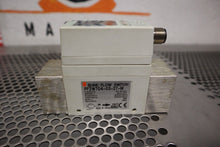 Load image into Gallery viewer, SMC PF2W704-03-27-M Flow Switch 0.5-4L/min DC12-24V Used With Warranty