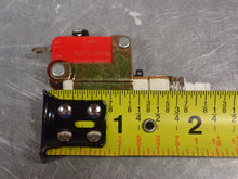 Load image into Gallery viewer, Micro Switch 130072 Pushbutton Snap Switches 15A 1/2HP 125V New (Lot of 5)