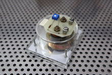Load image into Gallery viewer, D-915219YB 7028 040-03 500UA-FS DEW/FROST POINT Meter New Old Stock