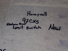 Load image into Gallery viewer, Honeywell 92CX5 Explosion Proof Limit Switch New Old Stock