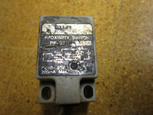 Load image into Gallery viewer, Fuji Electric PE-67D PROXIMITY SWITCH DC10-30V 200mA Used
