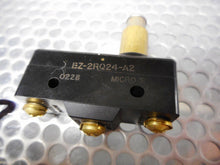 Load image into Gallery viewer, Micro Switch BZ-2RQ24-A2 Basic Switch 15A 125, 250 Or 480VAC New Old Stock 5 Lot
