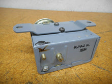 Load image into Gallery viewer, Johnson Control P67AA-2 Pressure Control Switch Used With Warranty
