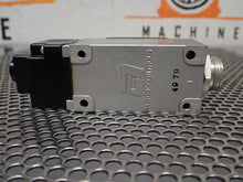 Load image into Gallery viewer, Namco EE520-24300 Proximity Static Switch 115VAC 50/60Hz New In Box
