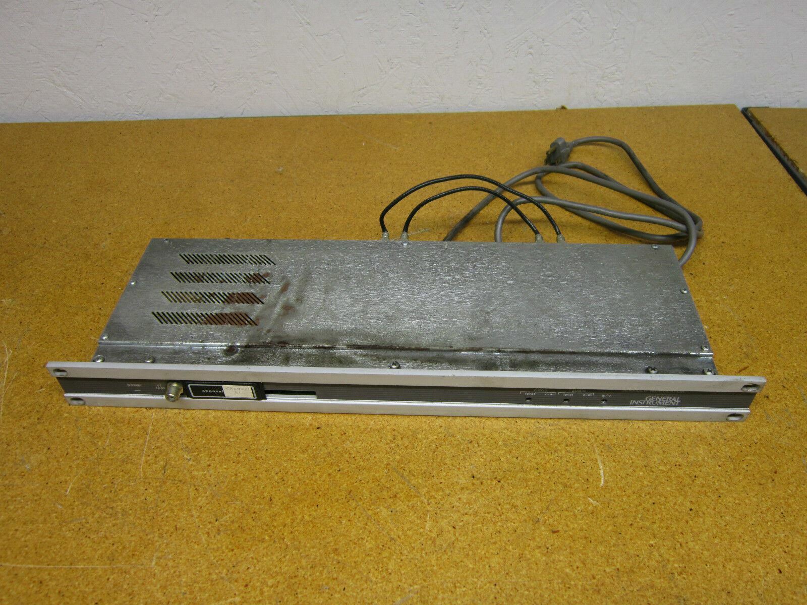 General Instrument JERROLD MODULATOR MODEL S450M 117V 60HZ – MRM Machine