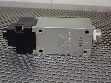 Load image into Gallery viewer, Namco EE520-24300 Proximity Static Switch 115VAC 50/60Hz New In Box

