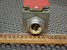 Load image into Gallery viewer, Namco EE520-24300 Proximity Static Switch 115VAC 50/60Hz New In Box
