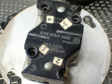 Load image into Gallery viewer, Hubbell (4) Twist-Lock 20A 120/208V 30Y &amp; (1) Hart-Lock 20A 250VAC 10A 600VAC
