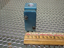 Load image into Gallery viewer, Mac Valves R1-02-14 Pressure Flow Valve Regulator New Old Stock
