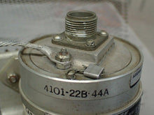 Load image into Gallery viewer, MELETRON 4101-22B-44A Pressure Actuator Switch Working Range 7PSI 1A DC28V Used
