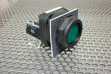 Load image into Gallery viewer, Allen Bradley 800H-AR101 Ser F Pushbutton Green W/ 800T-XD1 Ser D Contact Used
