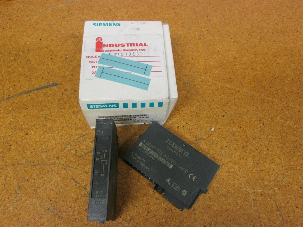 Siemens 6ES7 132-4BB00-0AB0 Simatic Digital Output Module New (Lot of 2)