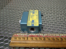 Load image into Gallery viewer, Mac Valves R1-02-14 Pressure Flow Valve Regulator New Old Stock
