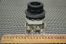 Load image into Gallery viewer, Allen Bradley 800H-HR2 Ser F 2 Position Selector Switch (No Knob) W/ 800T-XA
