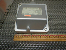 Load image into Gallery viewer, United Electric Controls C100-121 90410 Temperature Switch 200-425F 95-215C NEW
