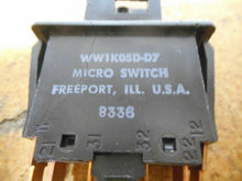 Load image into Gallery viewer, Micro Switch WW1K05D-D7 Snap In Panel Mount Switch
