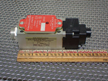 Load image into Gallery viewer, Namco EE520-24300 Proximity Static Switch 115VAC 50/60Hz New In Box

