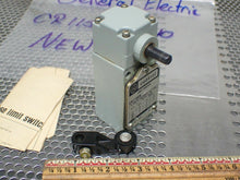 Load image into Gallery viewer, General Electric CR115GB10110 Limit Switch With Roller Lever 10A 600VAC NEW
