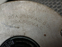 Load image into Gallery viewer, Hubbell (4) Twist-Lock 20A 120/208V 30Y &amp; (1) Hart-Lock 20A 250VAC 10A 600VAC
