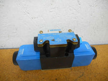 Load image into Gallery viewer, Vickers 02-146883 DG4V-3-ON-M-FW-B6-60 Valve 508169 Coils 110/120V 50/60Hz New
