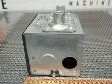 Load image into Gallery viewer, Mercoid MERCONTROL CSS0 R.10-150 80-71297 Dual Input Pressure Control Used
