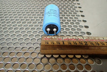Load image into Gallery viewer, Mallory VPR601U050LIL 677-8916 Capacitors 600MFD 50VDC 105C New No Box Lot of 2
