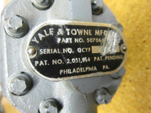 Load image into Gallery viewer, Yale &amp; Towne MFG 507065 PUMP USED
