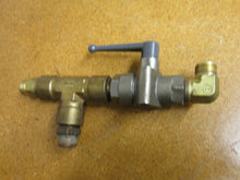 Load image into Gallery viewer, CAJON 1/2&quot; NPT Three Way Valve With Legris 1/2&quot; Ball Valve With Parker Fitting

