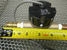 Load image into Gallery viewer, Dwyer SF2-204 Sight Flow Switch Used With Warranty See All Pictures
