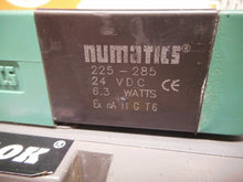 Load image into Gallery viewer, Numatics (2) 082SA415M019M61 Solenoid Valves 24VDC With Flexi-Blok Manifold Used
