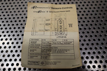 Load image into Gallery viewer, Air Form SF-100 Electric Switch New Old Stock See All Pictures

