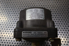 Load image into Gallery viewer, Transamerica Delaval D2T-H18 Pressure Switch .4-18PSI .028-1.24Bar 60PSI 4.14Bar
