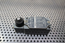 Load image into Gallery viewer, Allen Bradley 802T-C Ser D Oiltight Limit Switch W/ Z-13956 Operating Head Used
