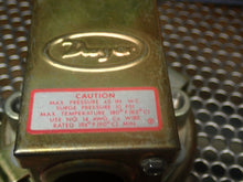 Load image into Gallery viewer, Dwyer 1910-10 Pressure Switch 15A 125, 250 Or 480VAC New Old Stock See All Pics
