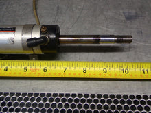 Load image into Gallery viewer, SMC NCDGWFA32-0200-G5PW Air Cylinder 145PSI W/ (2) D-G5PW Auto Switches 24V
