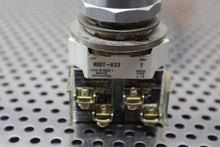 Load image into Gallery viewer, Allen Bradley 800T-H33 Ser T Keyed Selector Switches Used W/ Warranty (No Keys)
